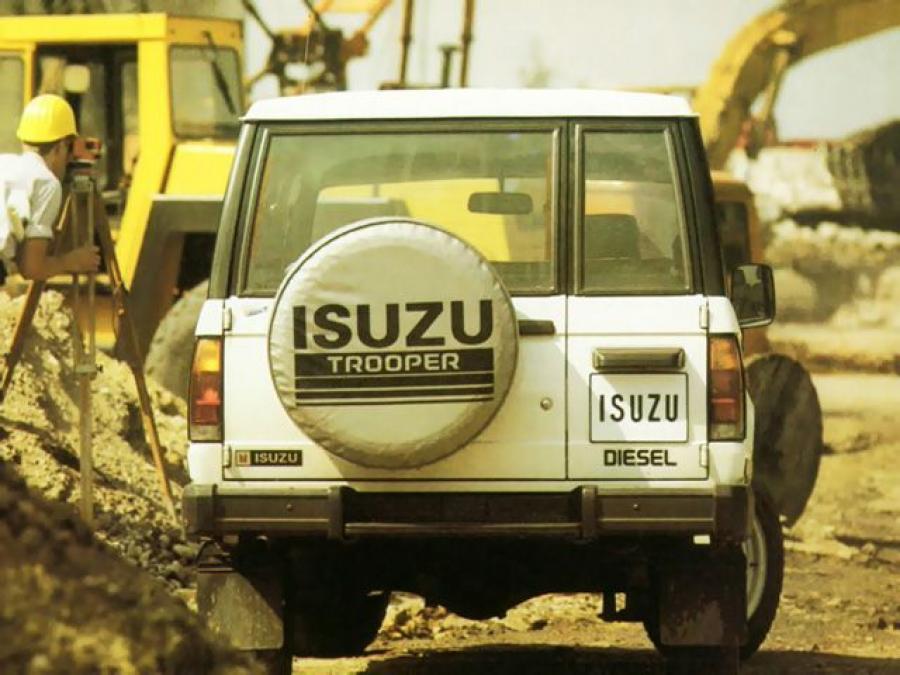  Isuzu Trooper II 2-Door 1983 года  (фото 2 из 7)